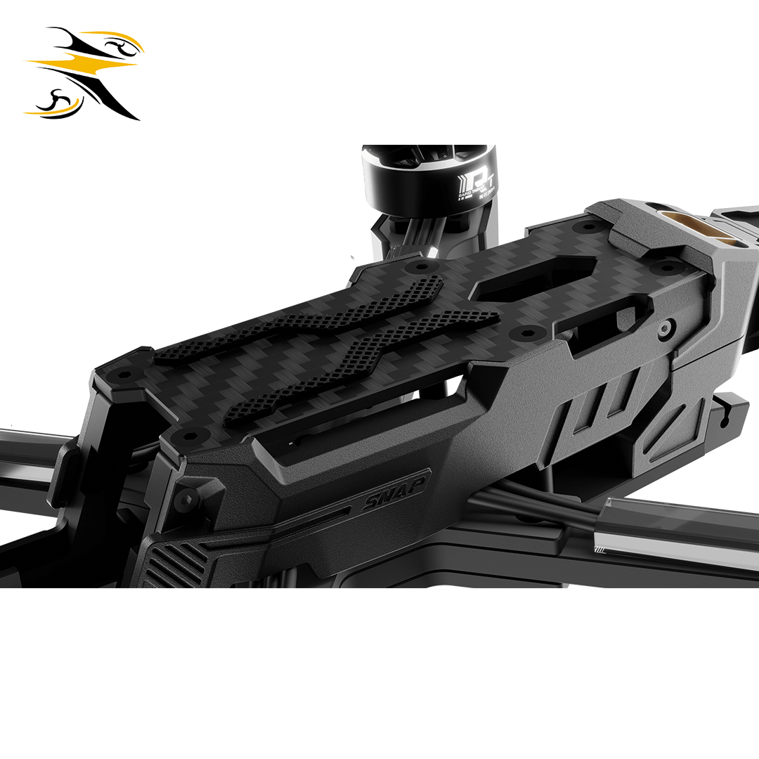 Close-up Detail of T700 High Strength Carbon Fiber Top Plate for RATEFPV SNAP-X5 5" FPV Drone, Anti-slip Honeycomb Texture & Engraved SNAP Logo Frame Cover